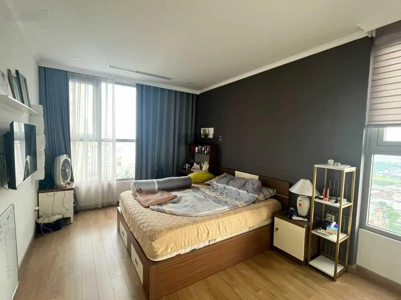 Bán căn hộ 3 ngủ 106 m2 ban công Đông Nam giá 8.3 tỷ sổ đỏ sẵn sàng giao dịch