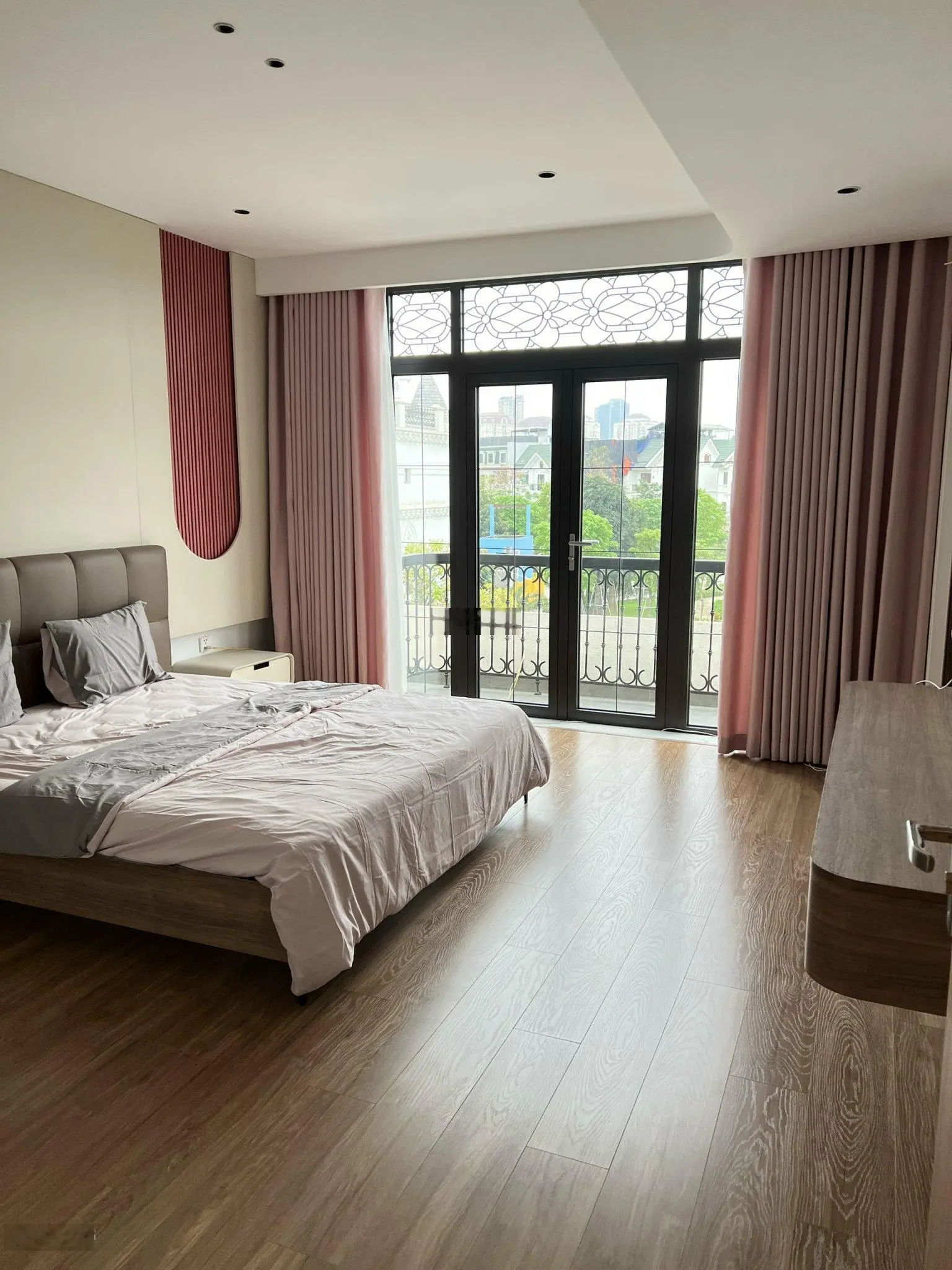 Cần Bán Gấp Biệt thự Kita Ciputra - Tây Hồ, 150m2, 1 hầm + 4 tầng, giá 320 triệu/m2