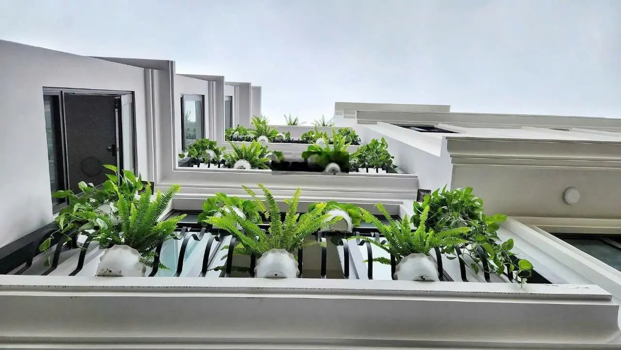 Nhà mới ở ngay - 3 bước hồ điều hoà, ô tô tránh -chủ tặng full nội thất. dt34m .5 tầng.