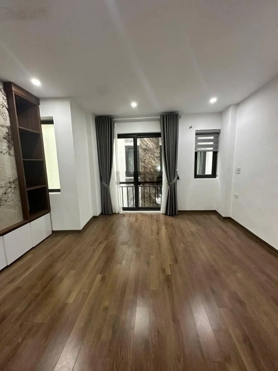 Nhà đẹp giá rẻ nhất tại 541 Bát Khối. 5 tầng. Ngõ nông rộng. Xây mới. Có thương lượng