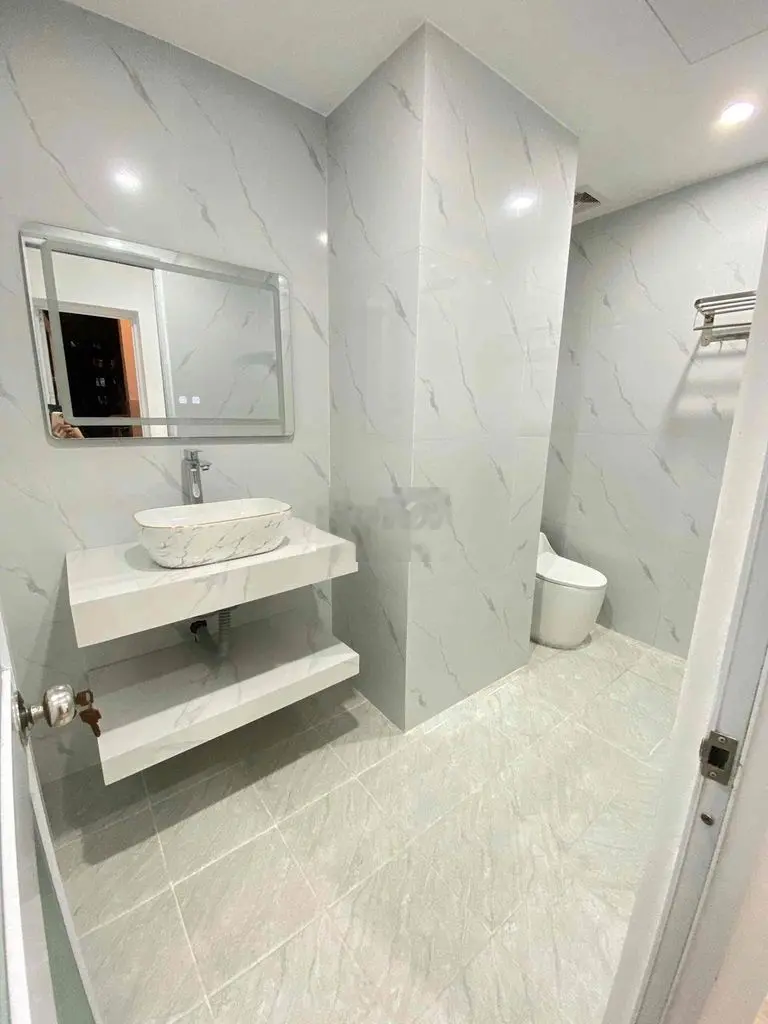 Bán chung cư kdt Tp Giao Lưu. 2 ngủ, 2 vs. giá 3.9 tỷ