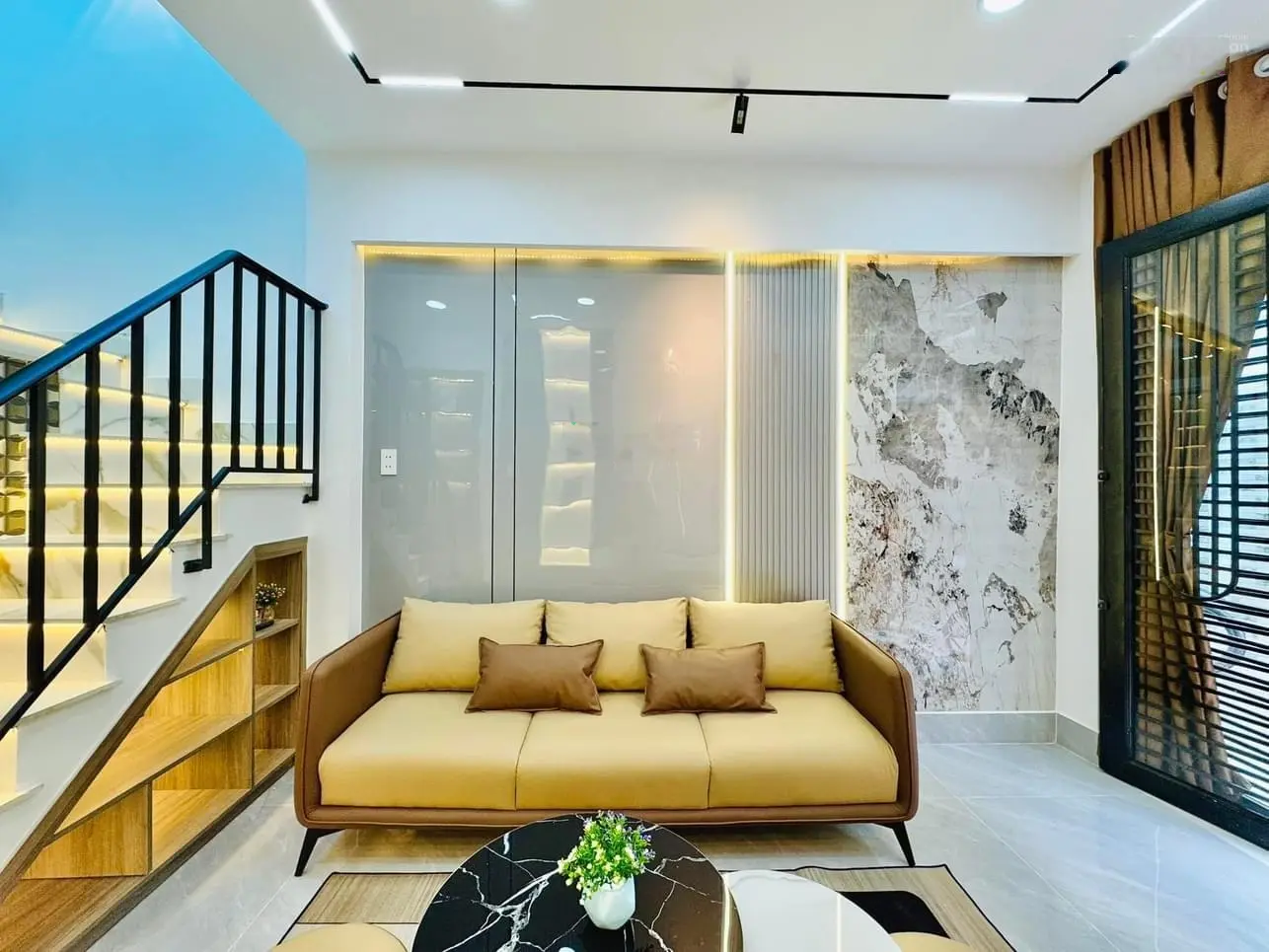 Nhà đẹp ngay trung tâm chỉ 3.65 TỶ, MT Lê Hồng Phong, phường 10, Quận 10, 3PN - 3WC, sổ hoàn công