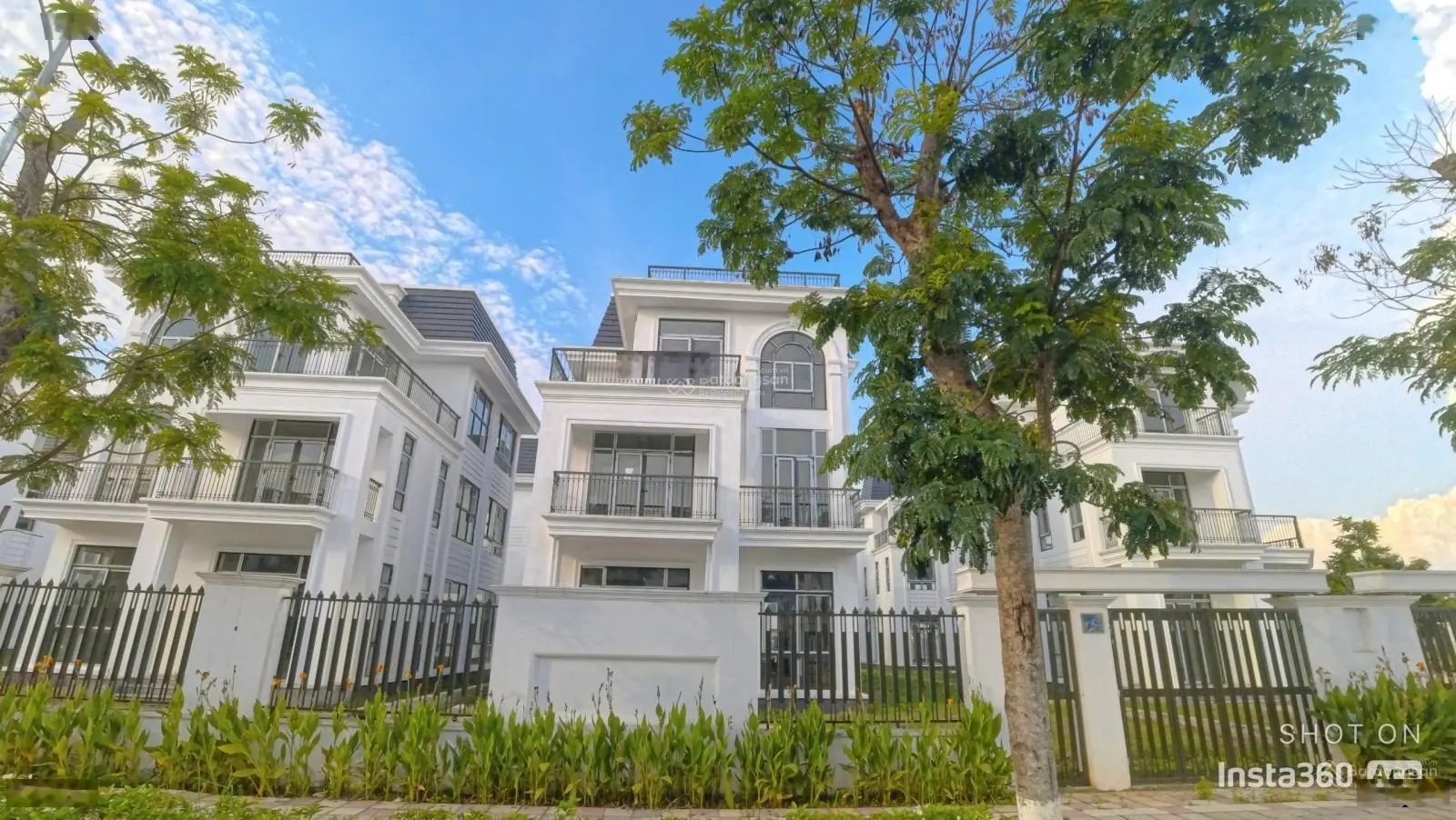 Biệt thự đơn lập duy nhất HUD Mê Linh 375m2 đất, mặt tiền 15m, view công viên lớn, 39 triệu/m² đất