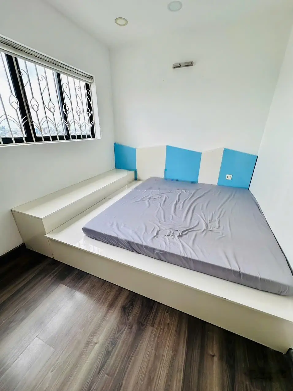 Bán gấp căn hộ The Useful (Era Lạc Long Quân) 64m2, 2 phòng ngủ giá 2,15 tỷ TL