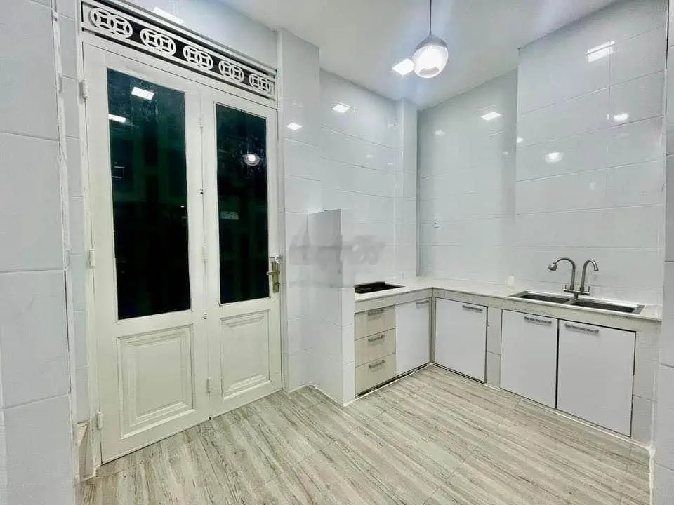 KD lỗ nợ NH bán nhà 1T1L Ni Sư Huỳnh Liên, Tân Bình, SHR 53,2m2/ 940TR