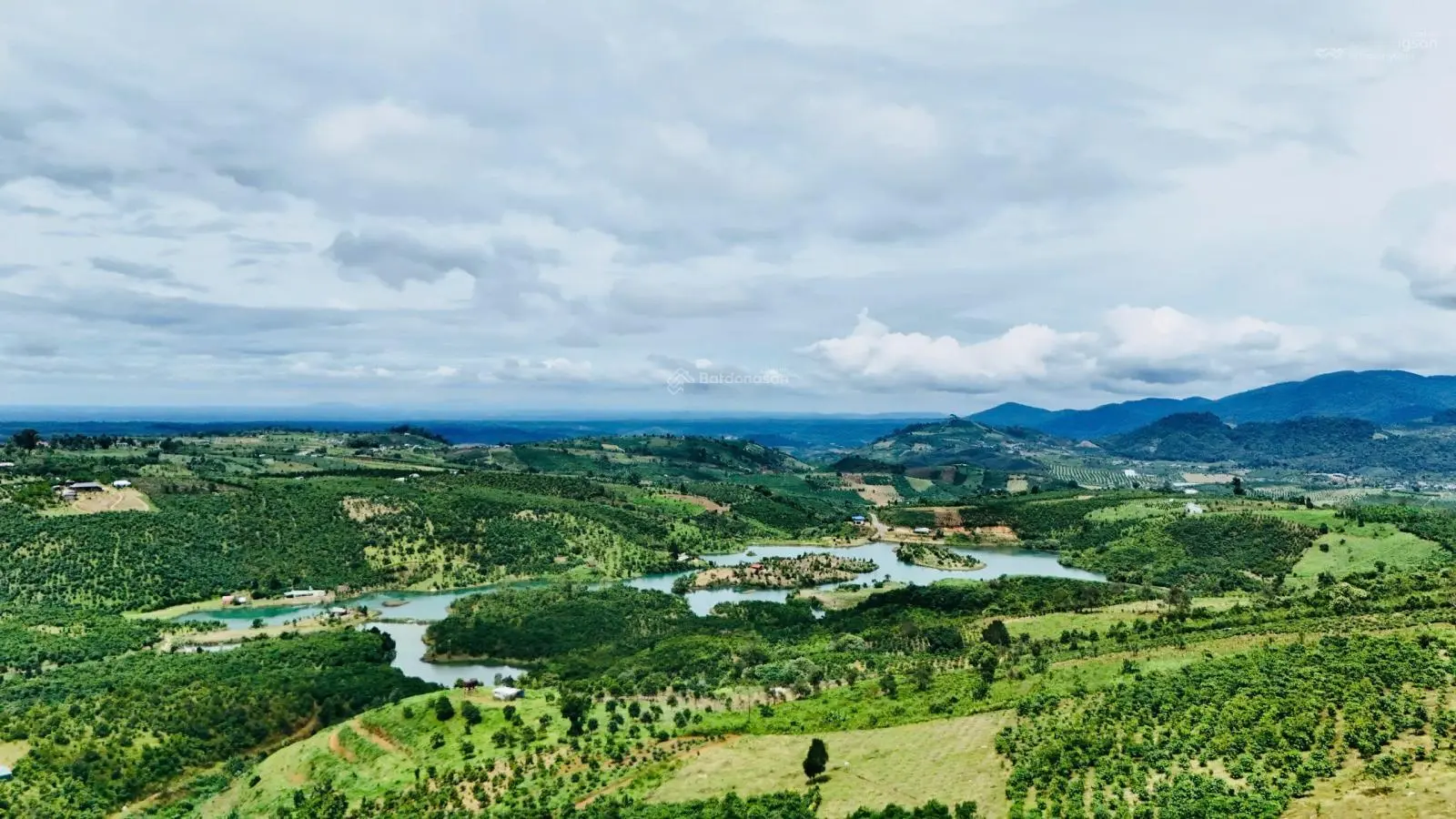 Đất nghĩ dưỡng view đồi và hồ 1000m2 chỉ 505 triệu, sổ hồng riêng. Hỗ trợ vay bank. LH 0937 537 ***