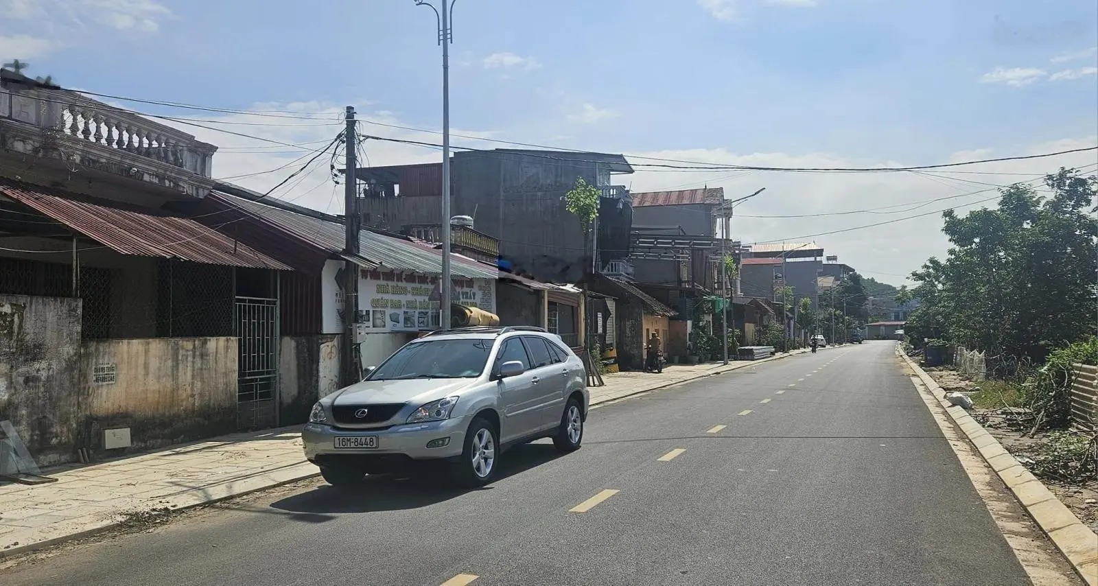 Bán nhà 2 tầng cũ trên mặt phố chính đường Vân Trại Vân Dương thành phố Bắc Ninh