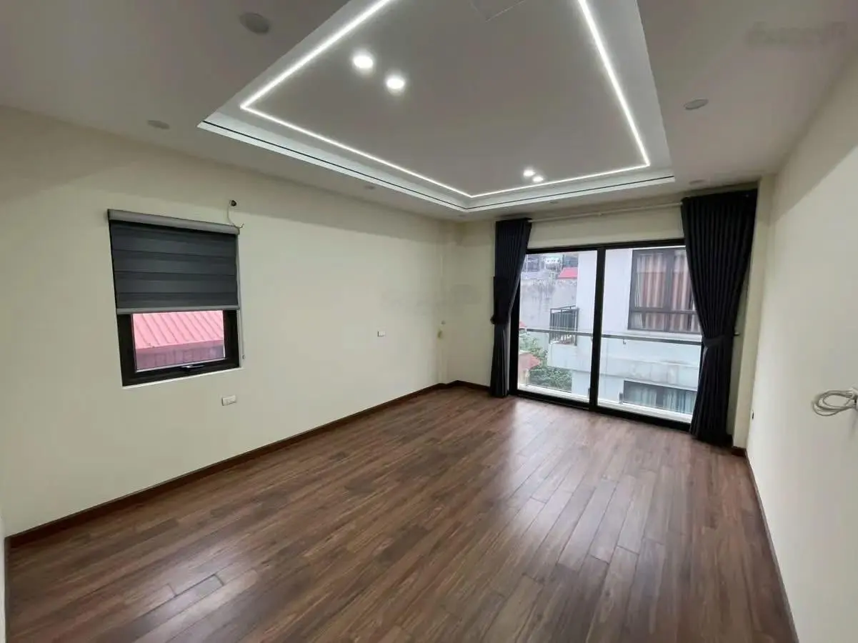 Siêu phẩm - Ngọc Lâm - LB - gara 7 chỗ - lô góc - 7 tầng thang máy - xây mới kinh doanh ô tô thông
