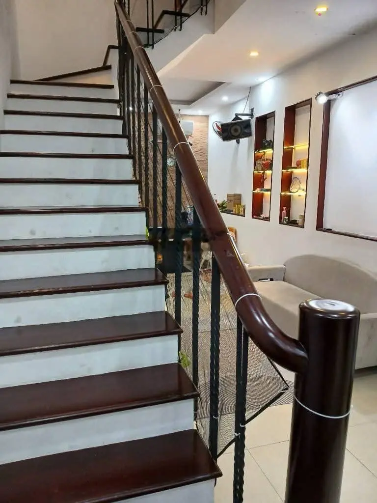 Nhanh còn kịp - 3 tầng - 4 pn - xe hơi ngủ trong nhà. DT: 65m2 chỉ 6,2 tỷ