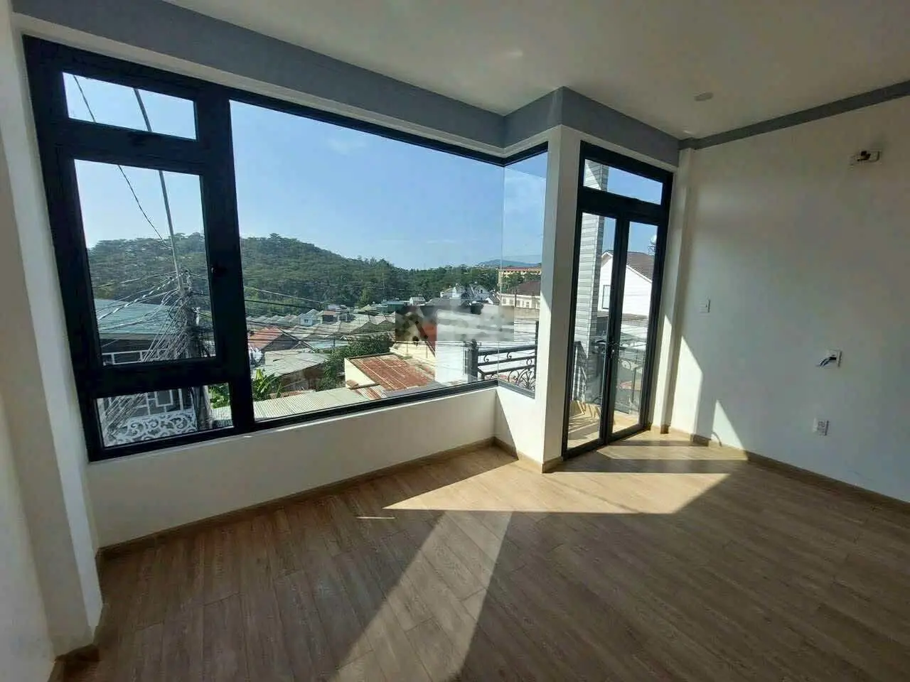 Cần bán căn nhà đẹp 2 mặt tiền view chính diện ngay Nguyễn Siêu, Đà Lạt. LH 0769684223