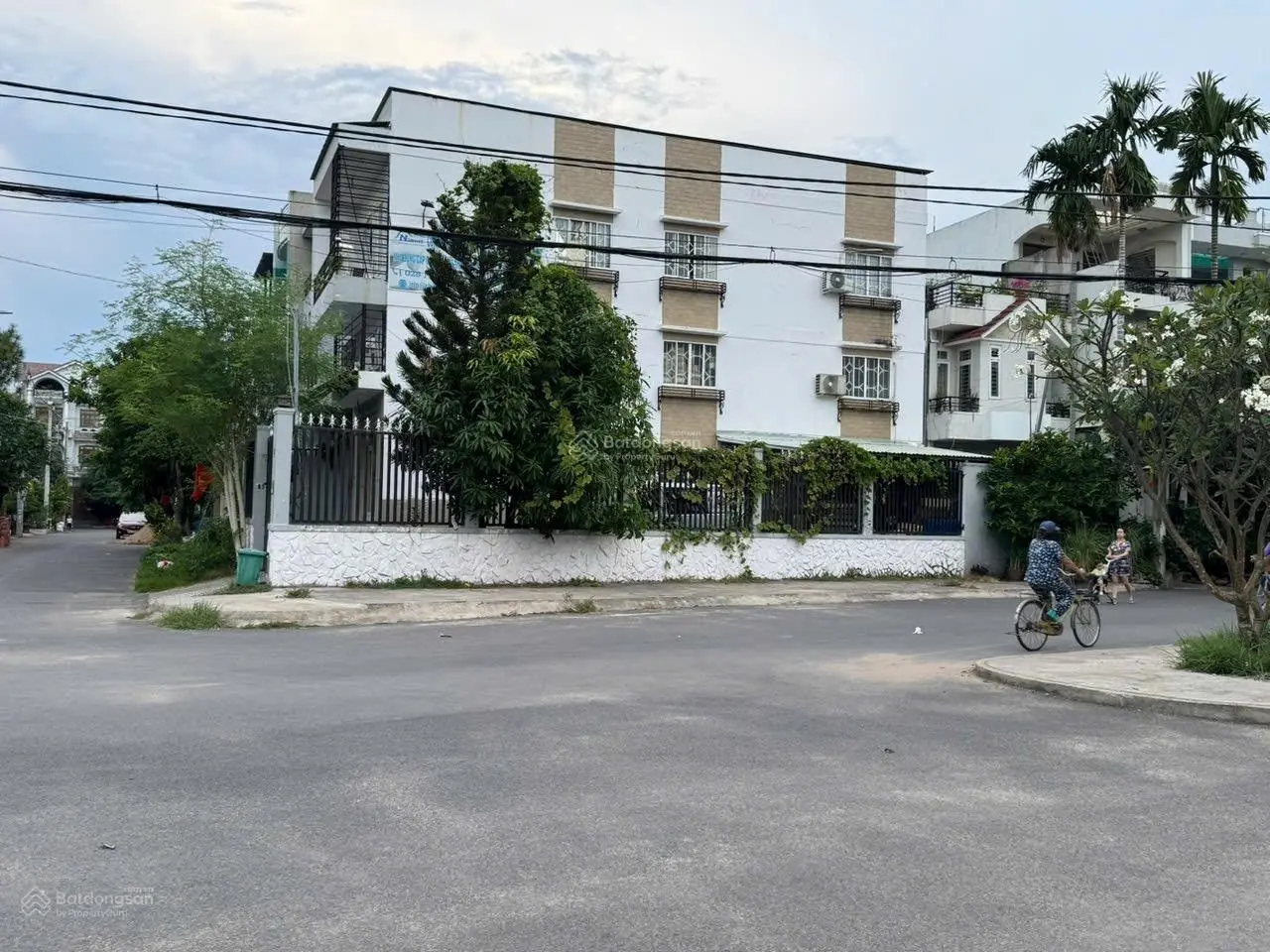 Biệt thự góc 2 mặt tiền view sông đối diện công viên. DT: 209m2(13x20m). Giá 17.2 tỷ có thương lươg