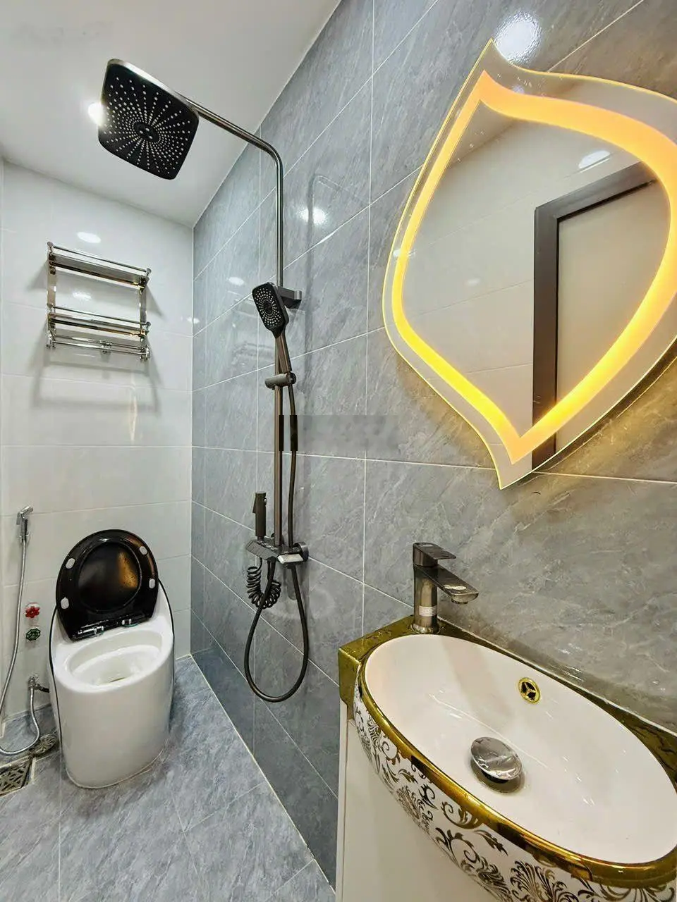 Bán nhà đẹp nhất khu vực tân bình - gò vấp - nhà góc 2 mặt tiền - hẻm xe tải .