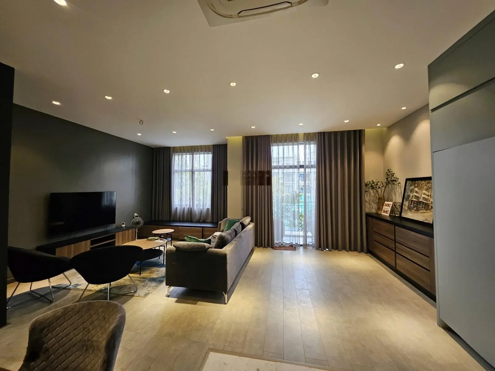 Bán căn liền kề 87,5m2 đã hoàn thiện full nội thất vị trí view công viên lh 0902 909 *** e vân anh