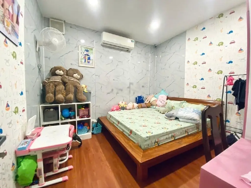 Hẻm 8m thông, 4.5x28m, 17 tỷ, đường Lý Thường Kiệt, Tân Bình.