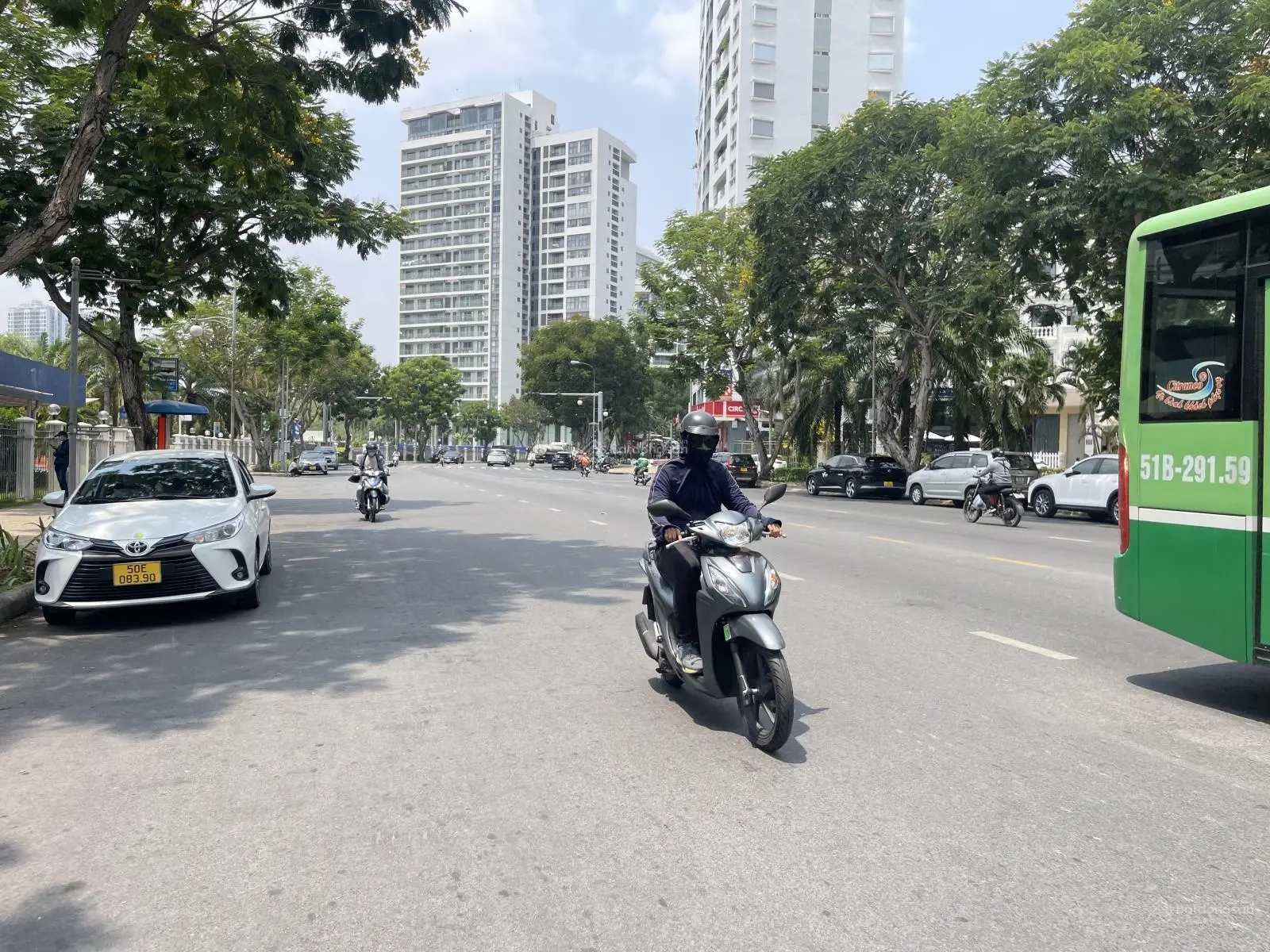 Bán nhanh shophouse góc 2 mặt tiền đường Nguyễn Đức Cảnh vị trí đep, hợp đồng thuê ổn định