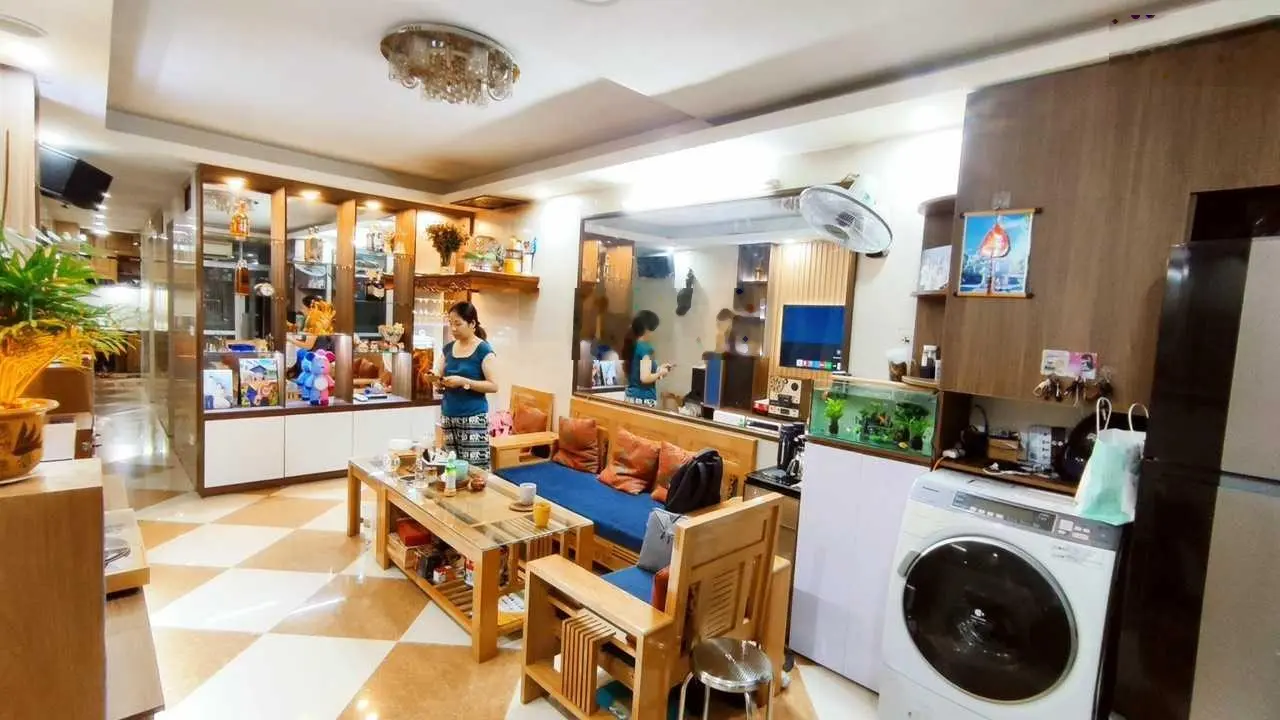 Gấp! 2. X tỷ chính chủ cần bán căn nhà tầng 1, DT 50m2 khu tập thể phố Yên Lạc. LH 0975 997 ***