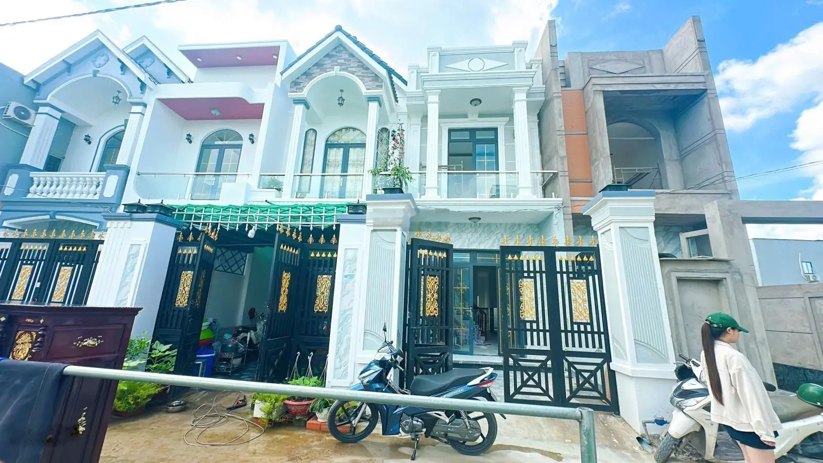 Chính chủ bán nhanh nhà 104m2 ngay chợ Hưng Long Bình Chánh