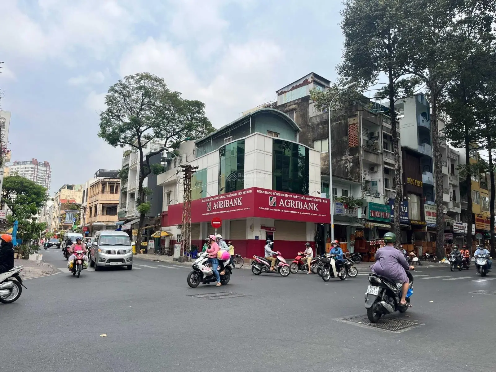 Góc giao lộ Phó Cơ Điều - Tân Khai ( 8 x 10m ) 6 Lầu + Thang Máy. HĐT: 50tr/tháng. Giá: 27.5 Tỷ