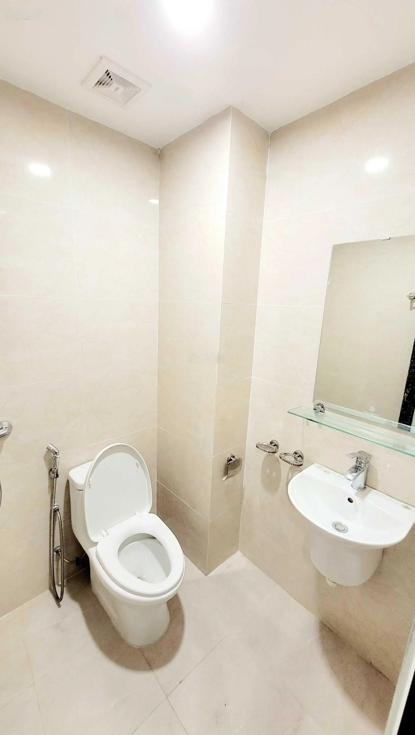 Bán tòa CHDV Thái Hà, Đống Đa, 100m2, 9 tầng, 26PKK, dòng tiền 2.4 tỷ/năm giá 26 tỷ