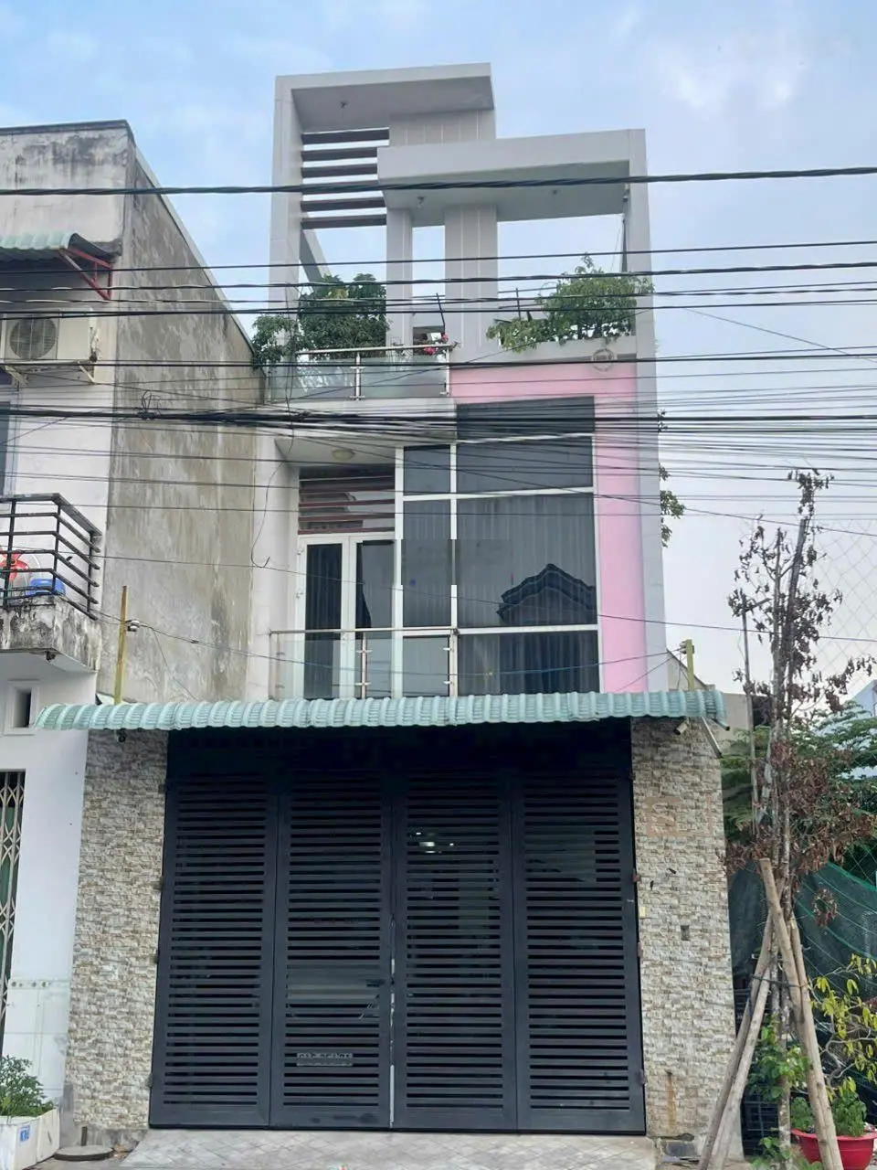 Cần bán nhà 2 lầu 1 trêt măt tiền kd buôn bán vip khu vp1 Thuân An -Bình Dương