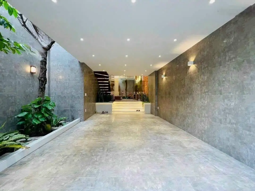 Bán nhà mặt tiền ngang 8x17m đường kinh doanh Nguyễn Trãi Phường 8 Quận 5 giáp quận 1