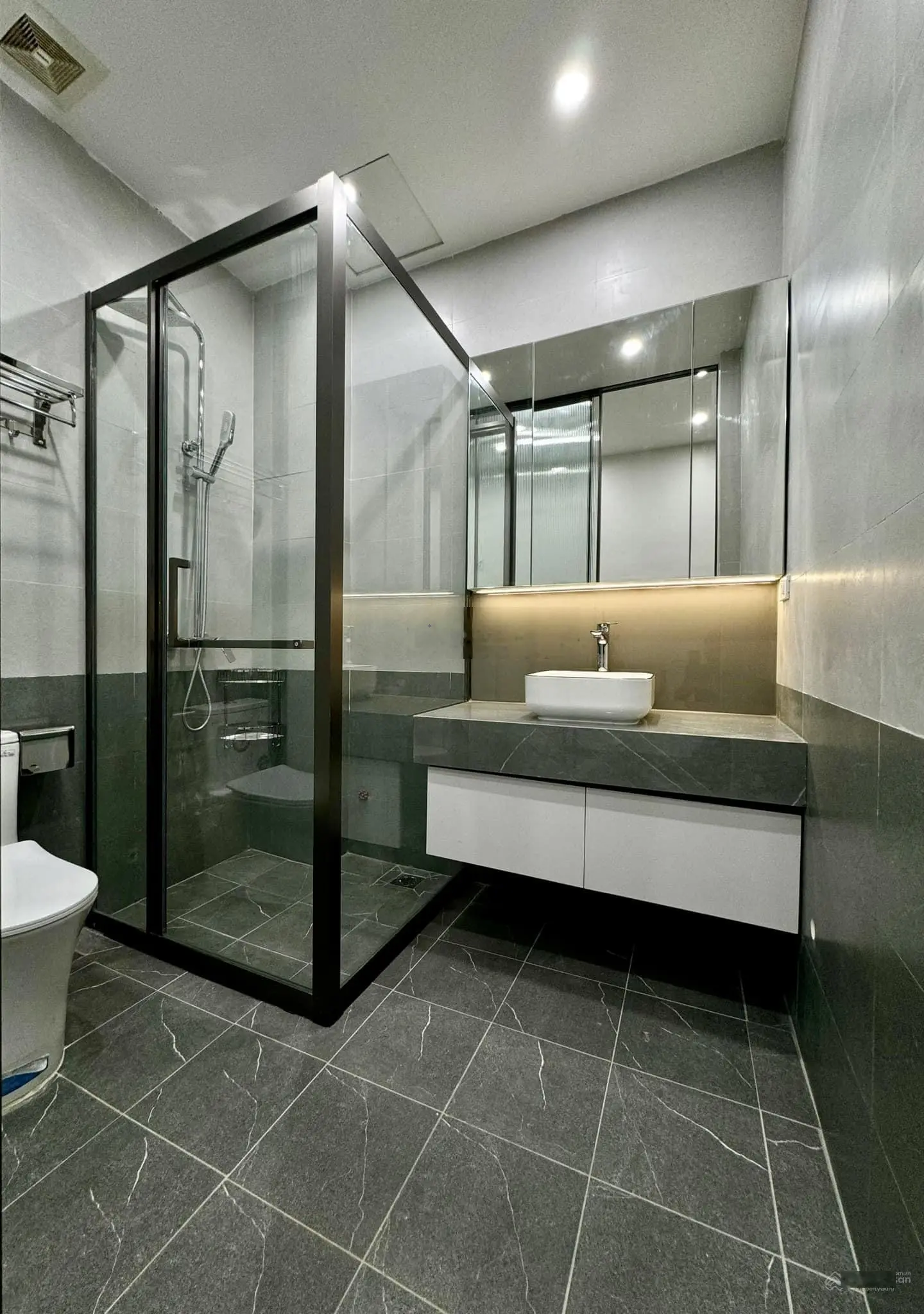 17B Bán NR đẹp tại Huỳnh Thúc Kháng, 18 tỷ, 60m2, 6PN, 4WC