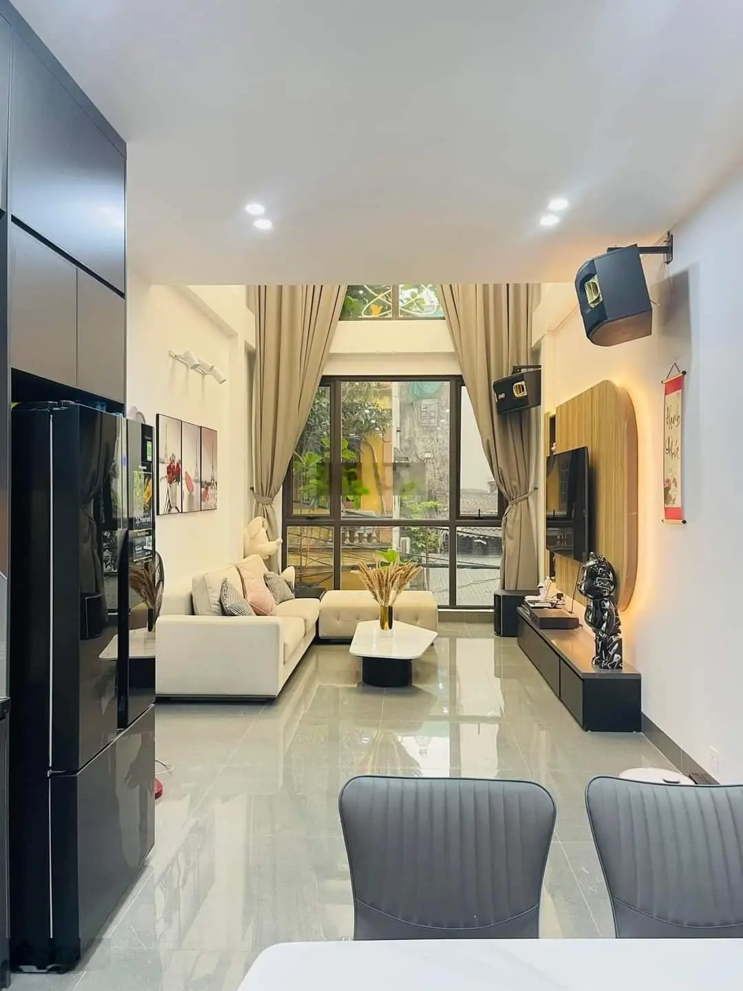 Nhà đẹp , Hoàng Cầu, ĐĐ , 7T, thang máy,dân xây 2 năm, ngõ 3m, cách ô tô tránh 10m, bãi ô tô