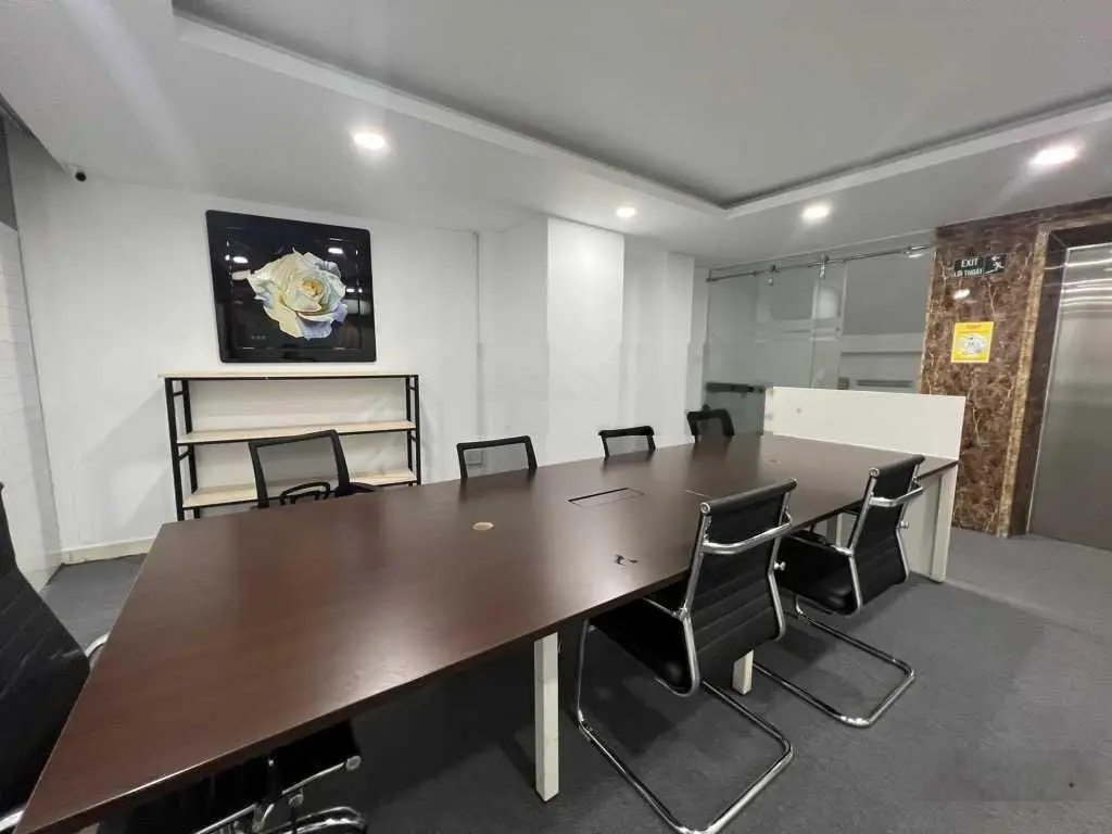 Bán toà nhà siêu khan hiếm mặt tiền Lê Hồng Phong - Quận 5. DT = 212m2. Giá chỉ: 200 tỷ (TL)
