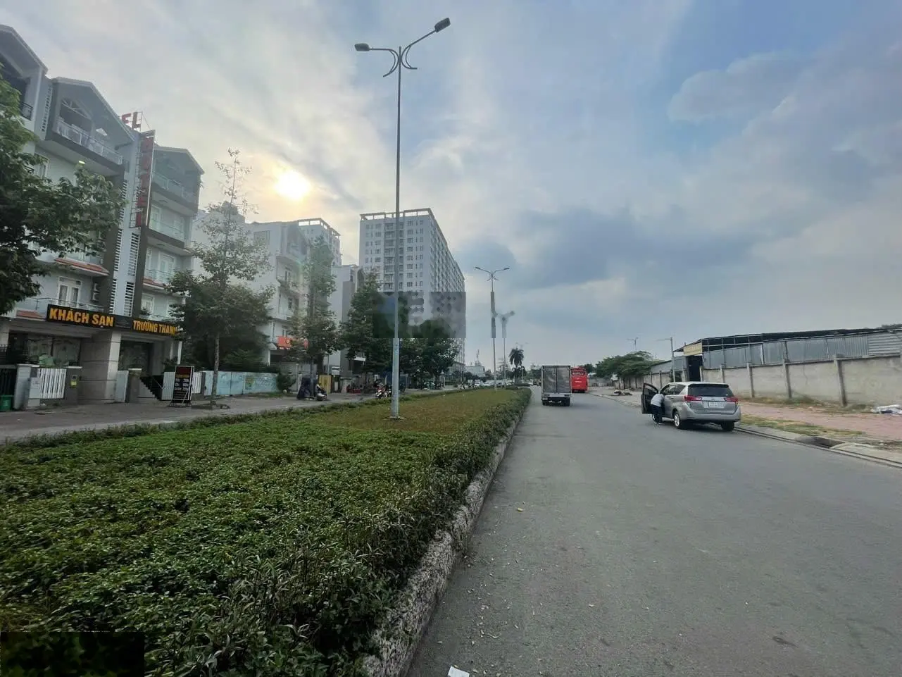 Tòa nhà MT đường D4, KDC Him Lam, Tân Phong, Q7. DT 10x20m hầm 5 lầu. Giá 60 tỷ (Nguyễn Hữu Thọ)