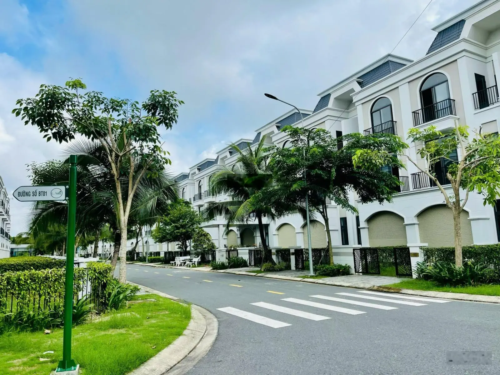 Bán gấp căn nhà góc Lavilla , nở hậu , sông vàm cỏ , 7,9x20m giá 6,x tỷ liên hệ em 0933710233