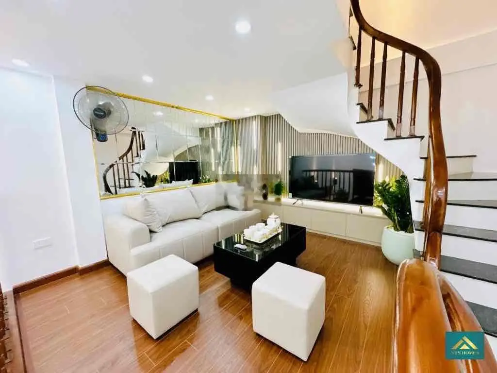 CẦU GIẤY , anh Ngọc chủ nhà chuyển đổi , nhà 5 tầng , 40m2 , 6 ngủ