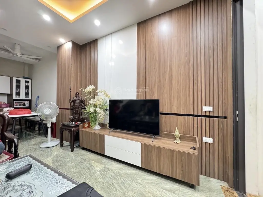 Bán nhà phố Đại La 41/45m2, 6 tầng, MT 3,5m. Giá 8,2 tỉ