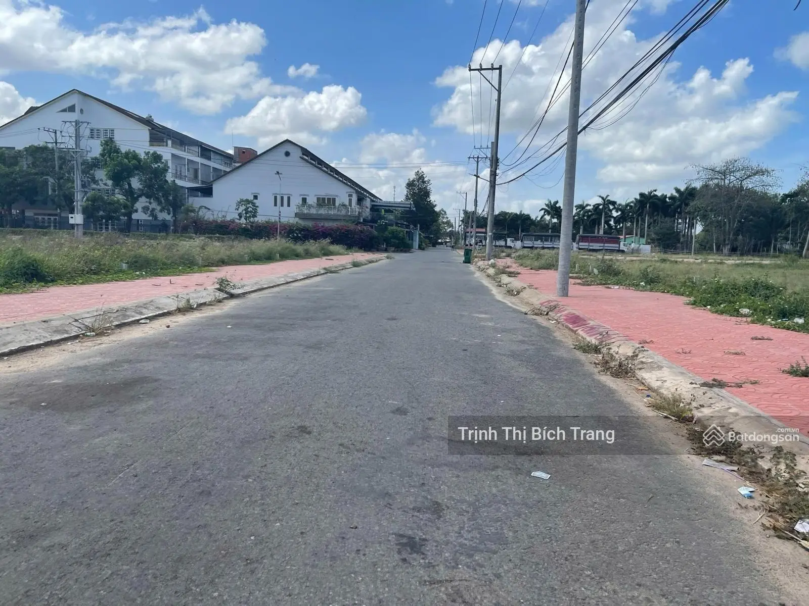 Cần ra gấp lô đất gần biển Thạnh Phú ngay đường Trần Văn Tư 130m2. Đất thổ cư. Sổ sẵn