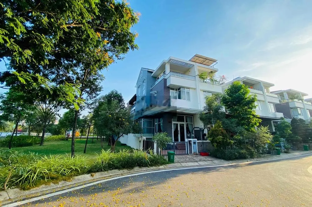 Chính chủ cần bán nhà đi mỹ nhà phố 5,4x20 108m2 giá 13,9 tỷ TL