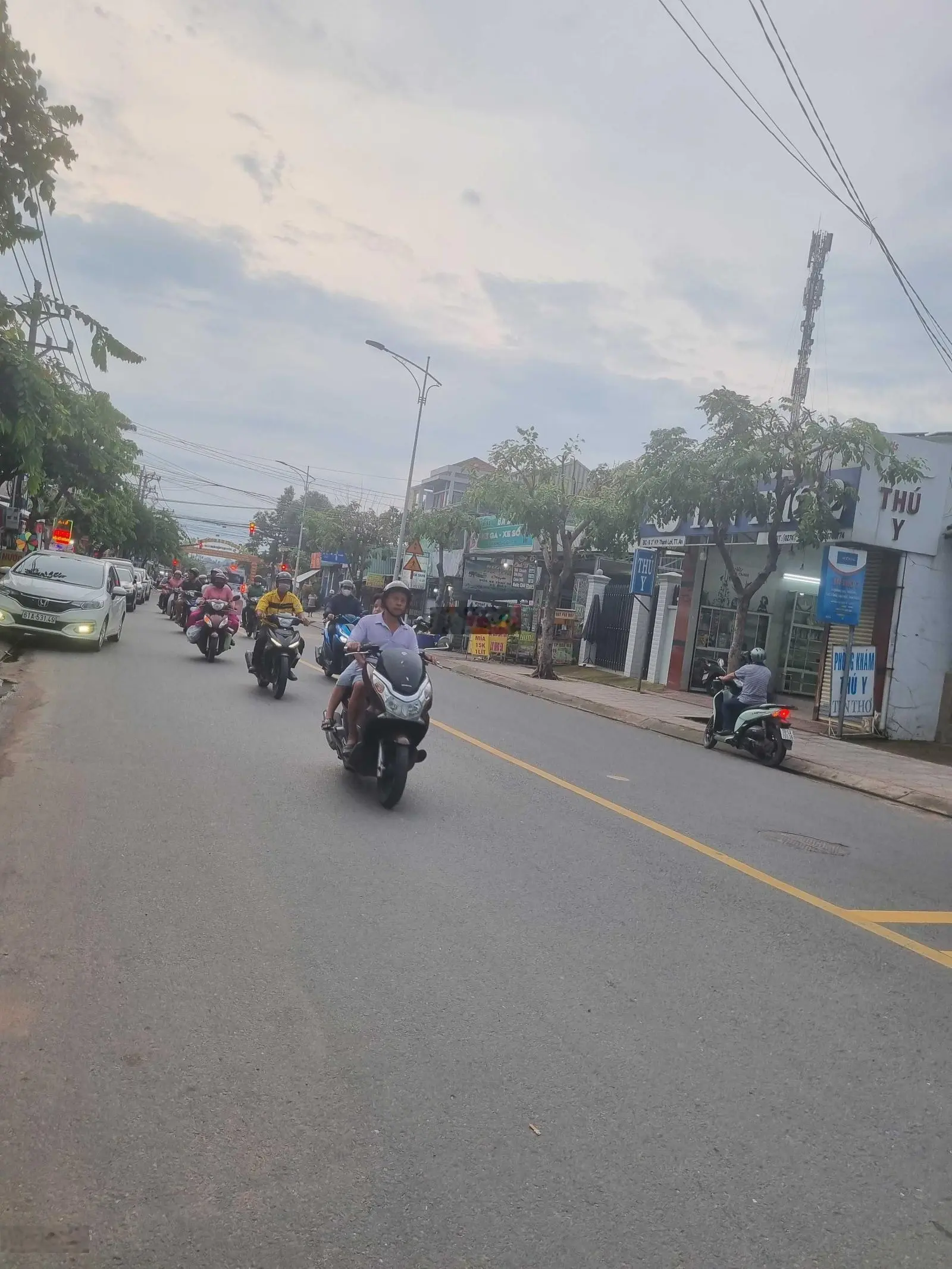 Nhà mặt tiền kinh doanh CMT8 gần Chợ Búng