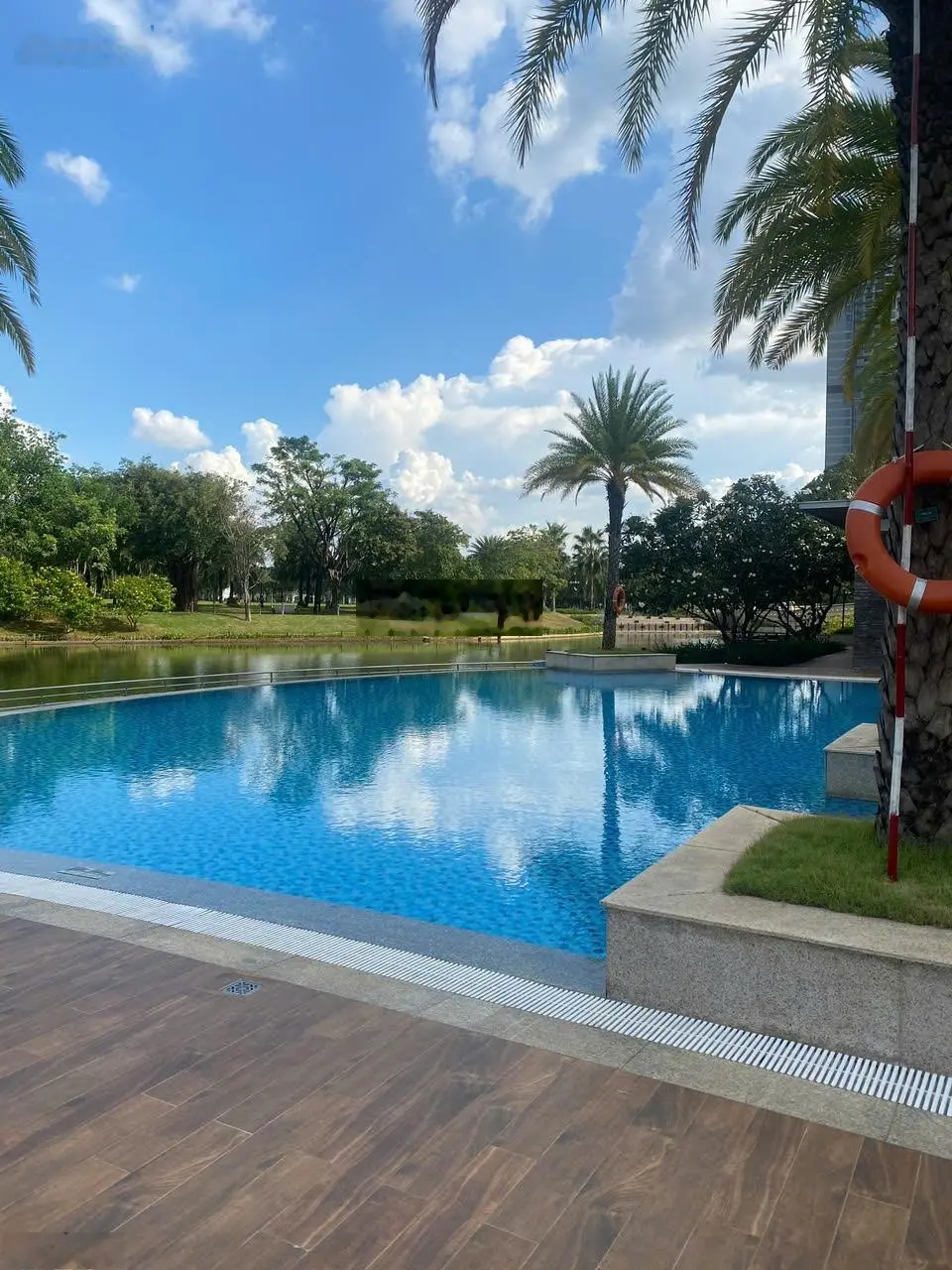 Chuyển nhượng biệt thự Vinhomes 600m2 đất hầm 4 tầng view sông mới 100%