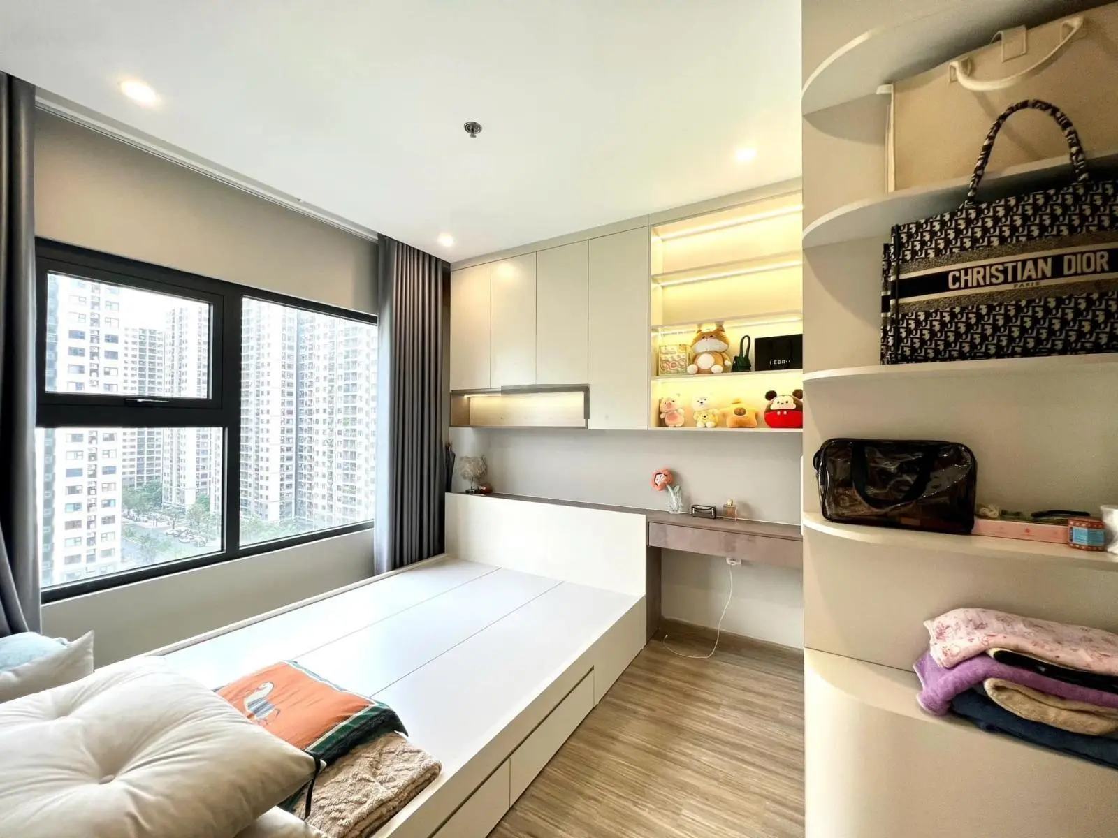 Bán nhanh căn hộ 2PN2VS The Pavilion 2 tầng hầm để xe 62m2 Chỉ với 3,15 tỷ tại Vinhomes Ocean Park