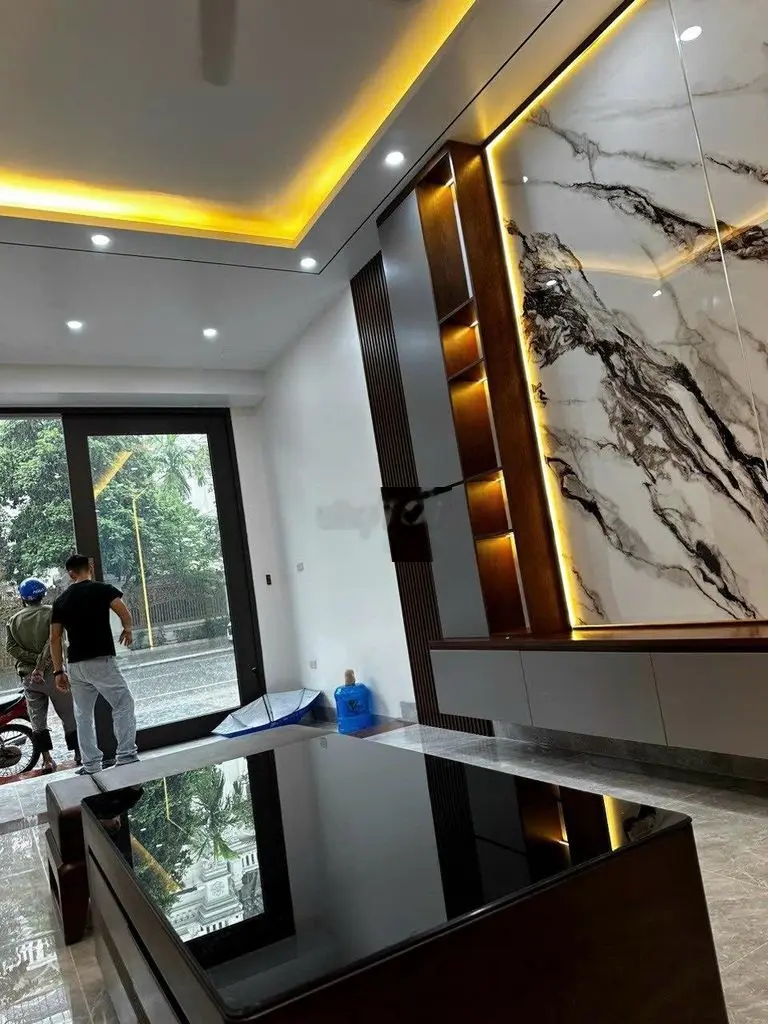 Cần bán gấp nhà 4 tầng mặt Đinh Tiên Hoàng thuận tiện kd