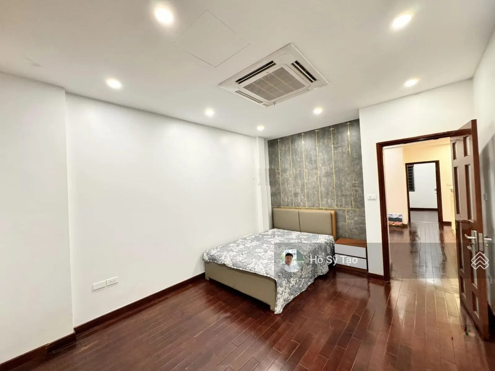 Bán nhà đẹp phân lô đường Trần Quốc Hoàn - Cầu Giấy. Diện tích 82,8m2xMT5,41mx4T. Giá chào 21,46 tỷ