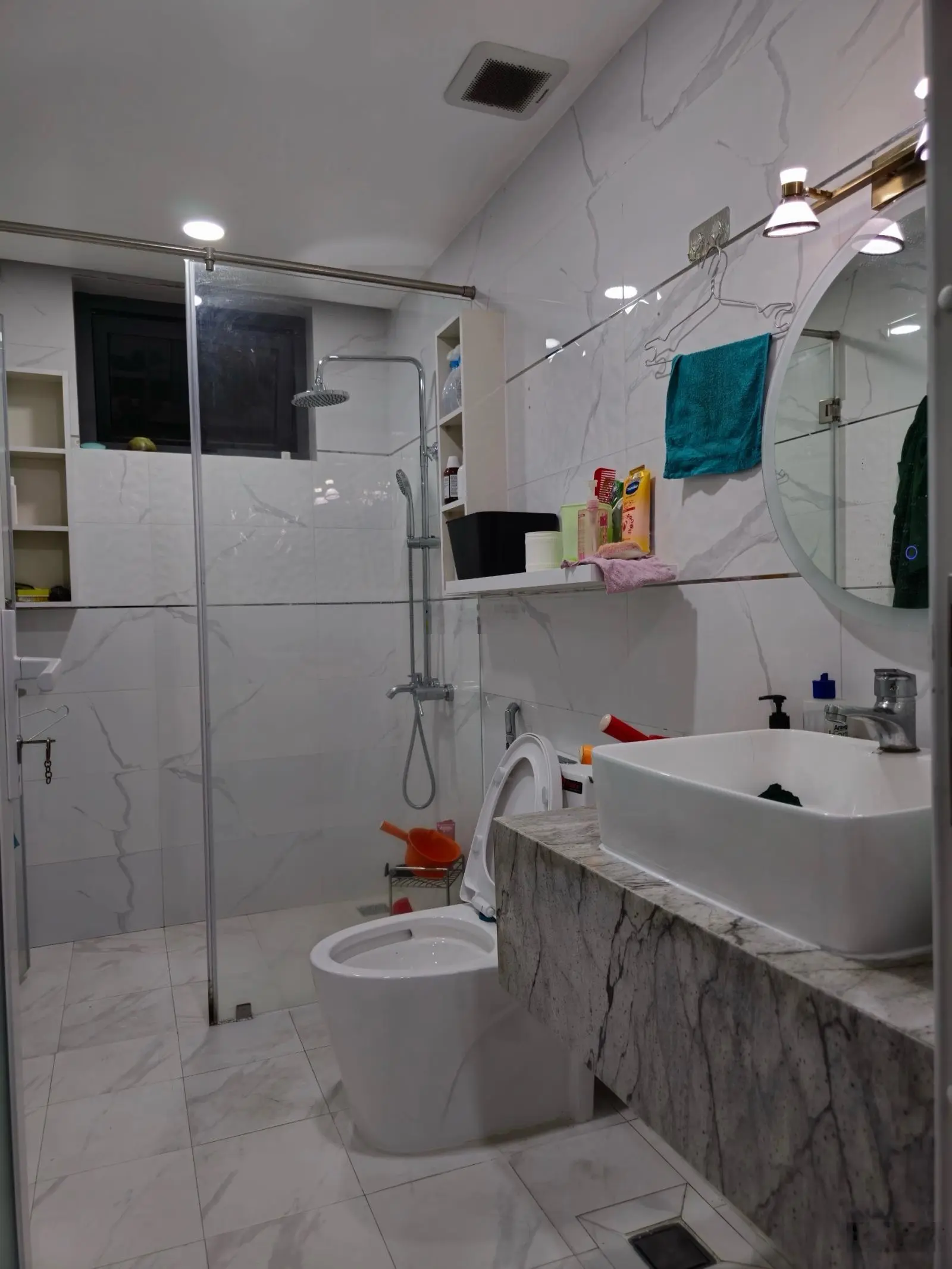 Bán nhà 4 tấm, dối diện công viên, P. BHH. B, Quận Bình Tân
