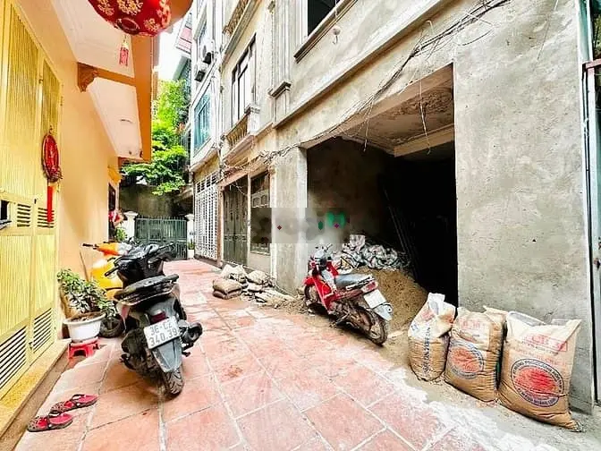 Cần bán nhà Đường #Nguyễn_Khoái, cách cầu #Vĩnh_Tuy 700m, vài bước oto