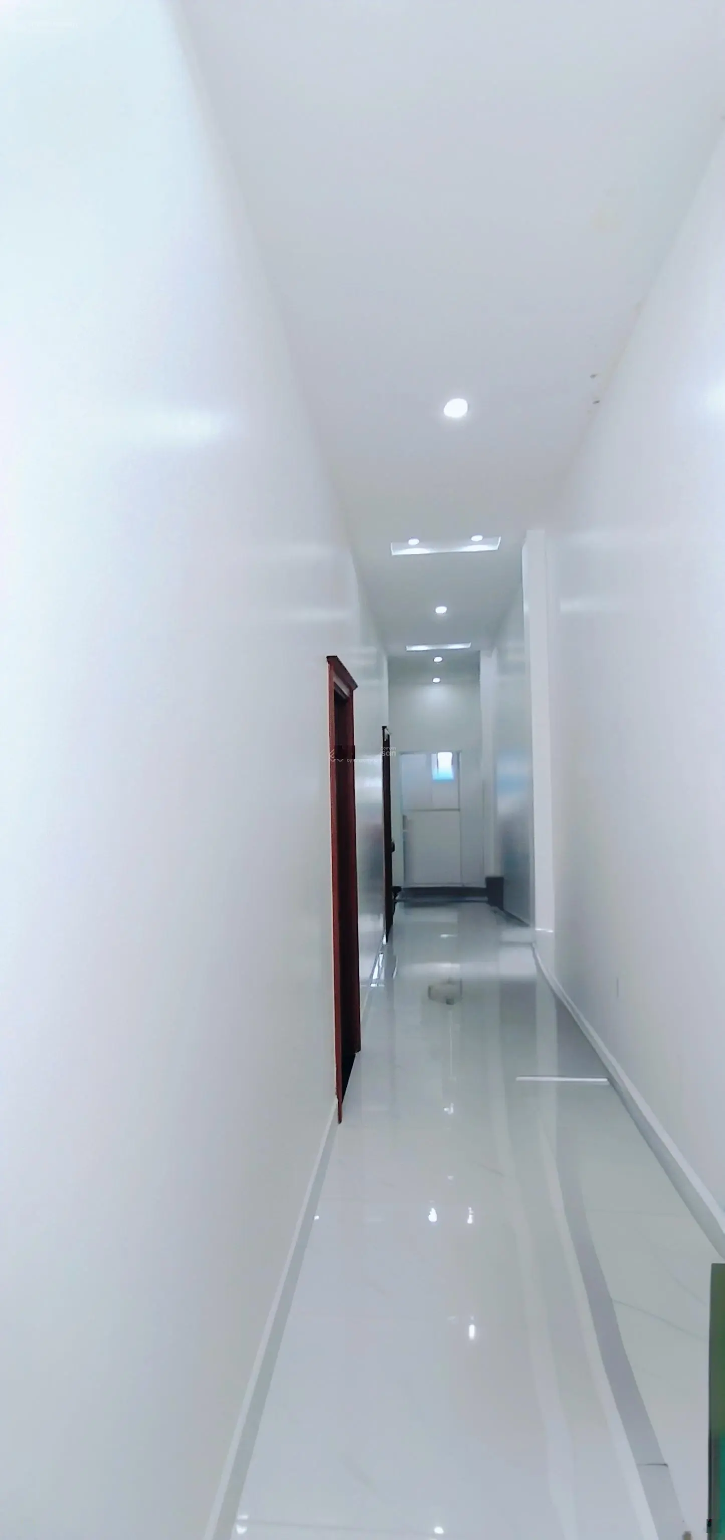 Nhà thiết kế hiện đại 1 trệt 1 lầu, sân thượng, nội thất đầy đủ, lộ giới 16m, phường 1, TP Cà Mau