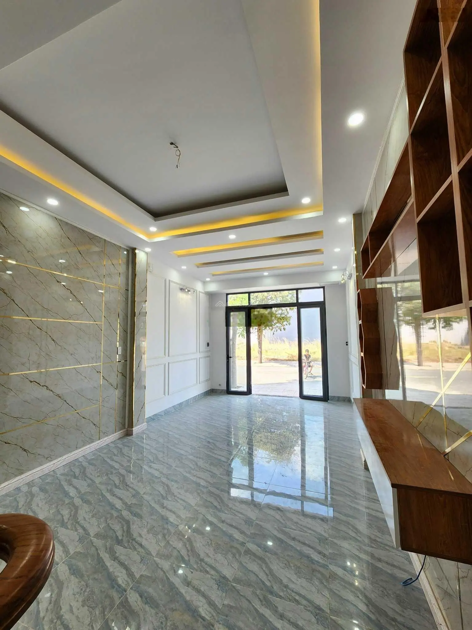 Bán nhà view công viên gần chợ Đông Đô 300m