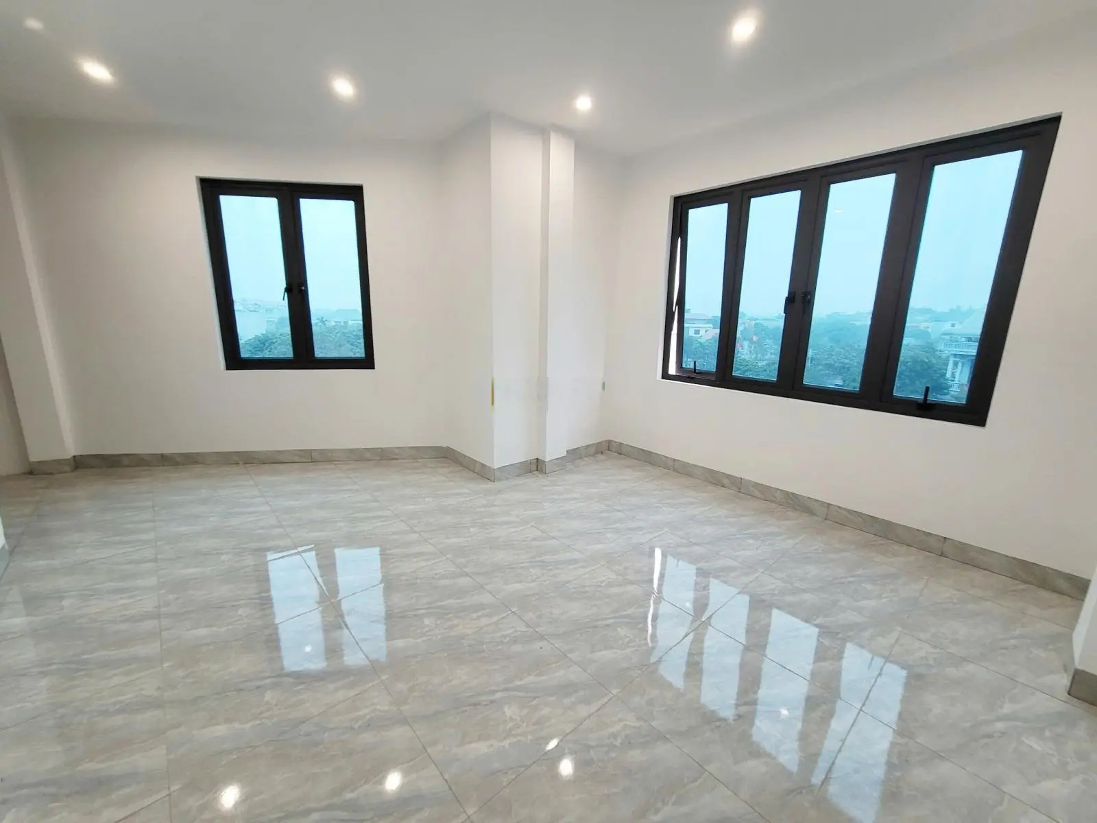 Chính chủ bán nhà Phụng Châu mặt sân văn hóa sát mặt trục ra cầu Mai Lĩnh chợ Phượng
