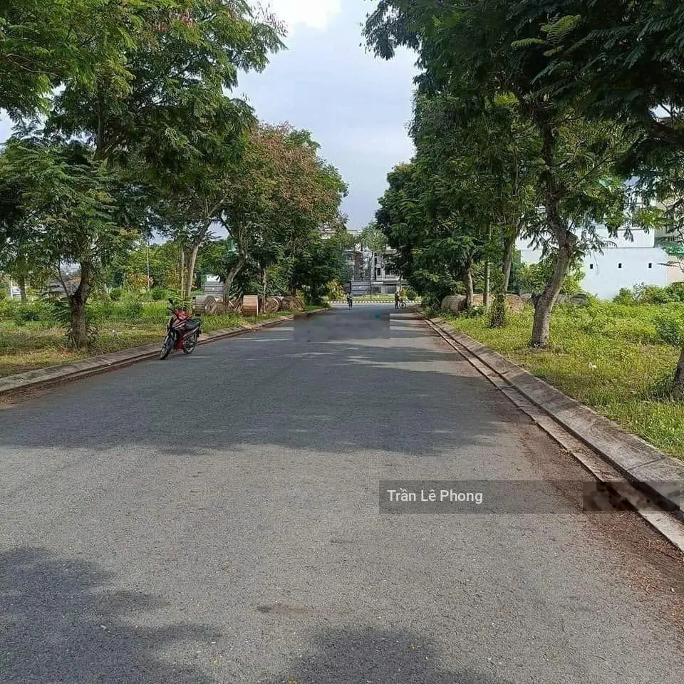 Bán lô đất giá yêu thương 380tr, tại Đ.Hồ Thị Nhâm, Long Đức, ngay KCN Long Đức, 120m2 sổ riêng.