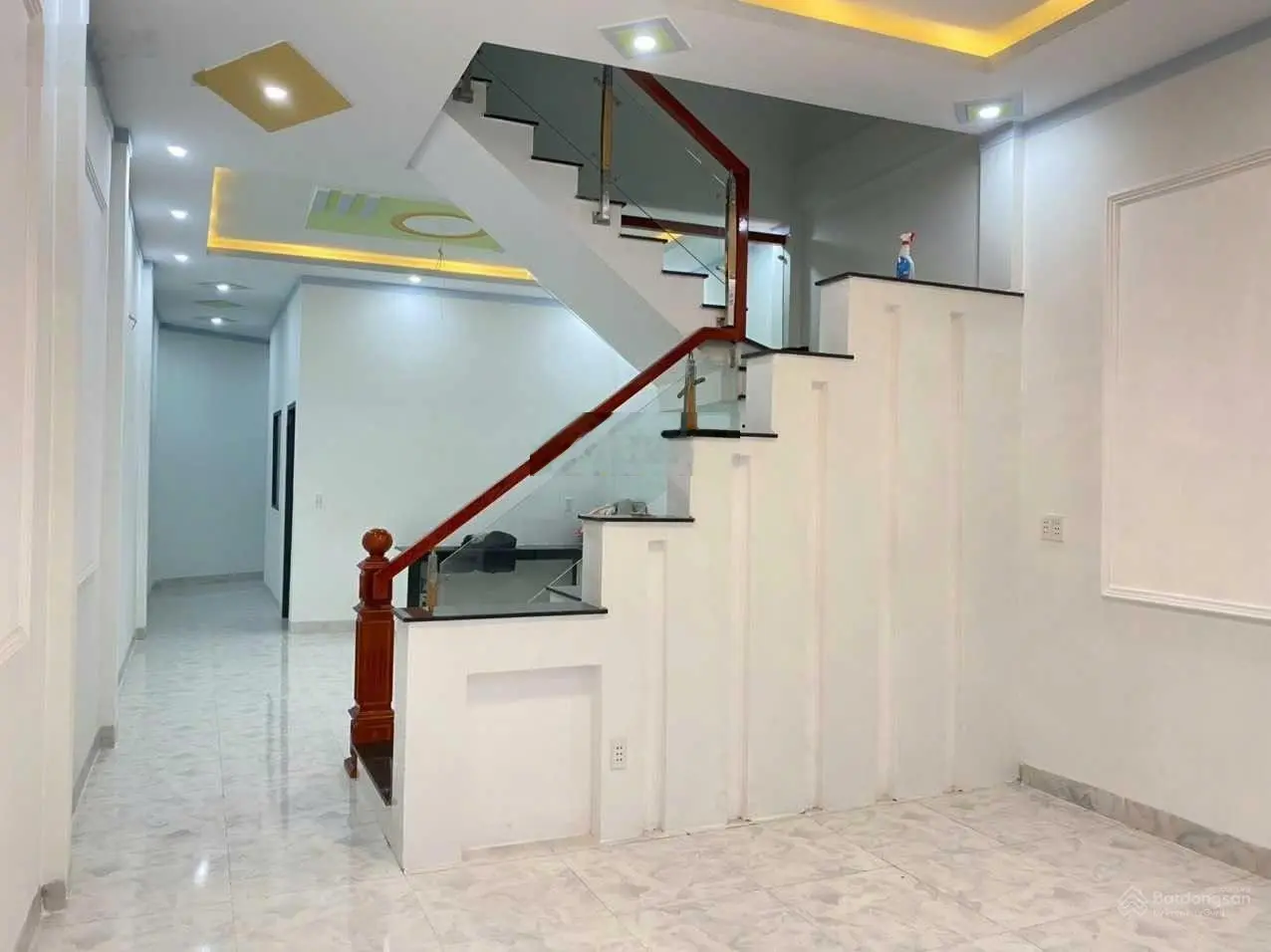 Bán gấp căn nhà 1 trệt 1 lầu ngay Thị Trấn Củ Chi, 82m2 hoàn công đầy đủ giá 1 tỷ 550 , sổ sẵn