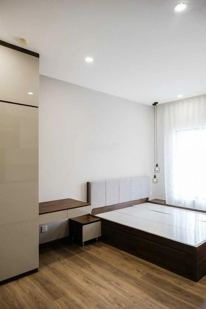 Cần bán gấp căn hộ chung cư Viva Riverside DT: 70m2, 2PN, 2WC. Full NT. Nhà đẹp. Giá: 3,35 tỷ