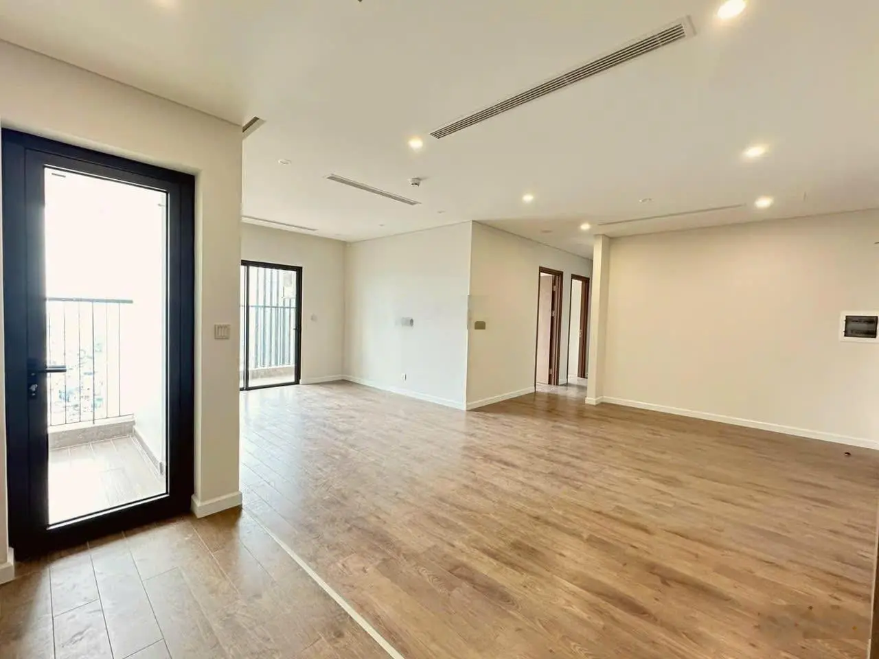 Em bán căn hộ Hoàng Thành Pearl 80m2 gồm 2PN2VS tầng trung nhà mới đẹp. 6 Tỷ. LH 0357 536 ***