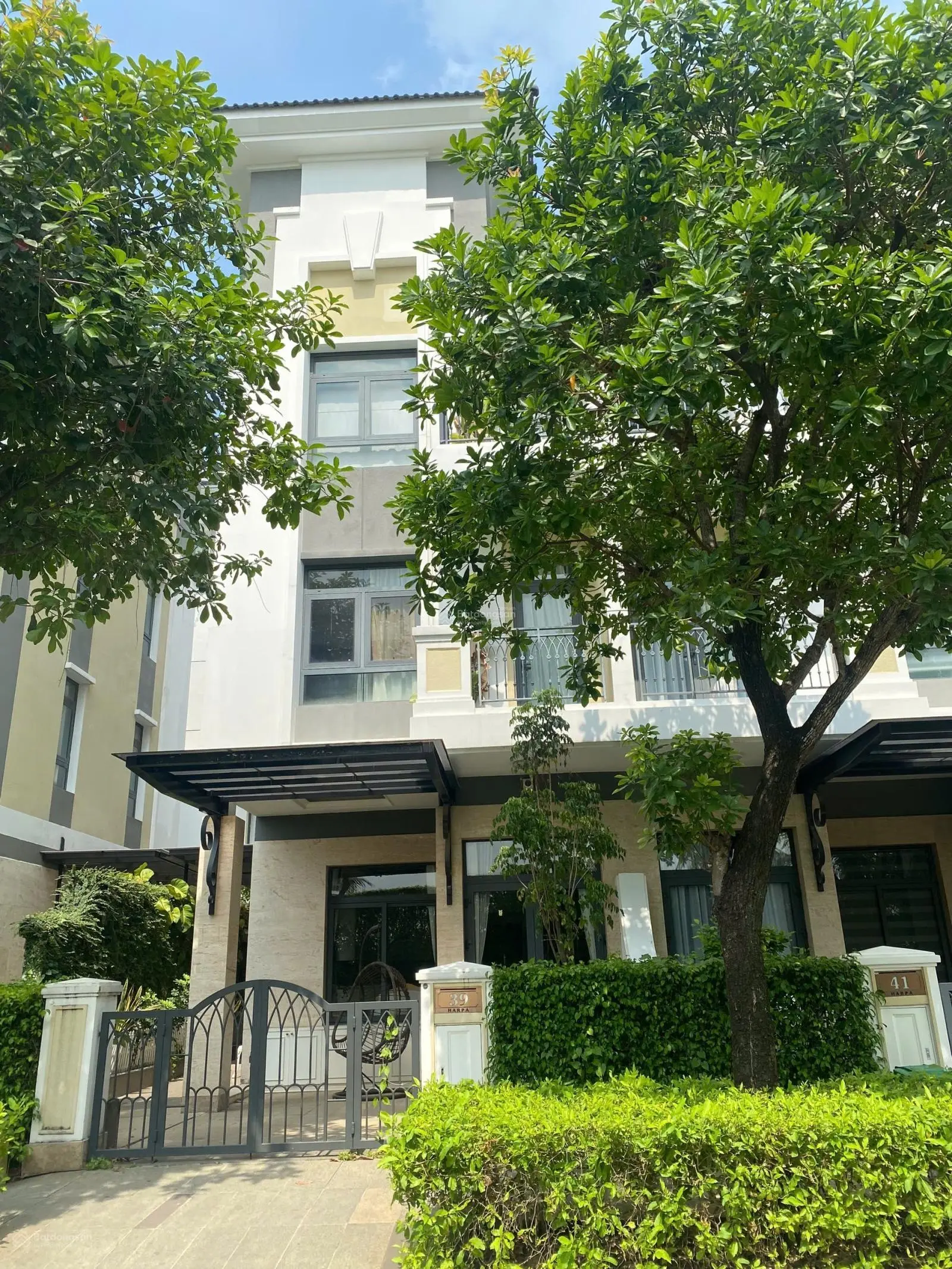 Bán gấp biệt thự Verosa Park Khang Điền, 4PN, 4WC, 105m2, 17,5 tỷ tại Q9, HCM