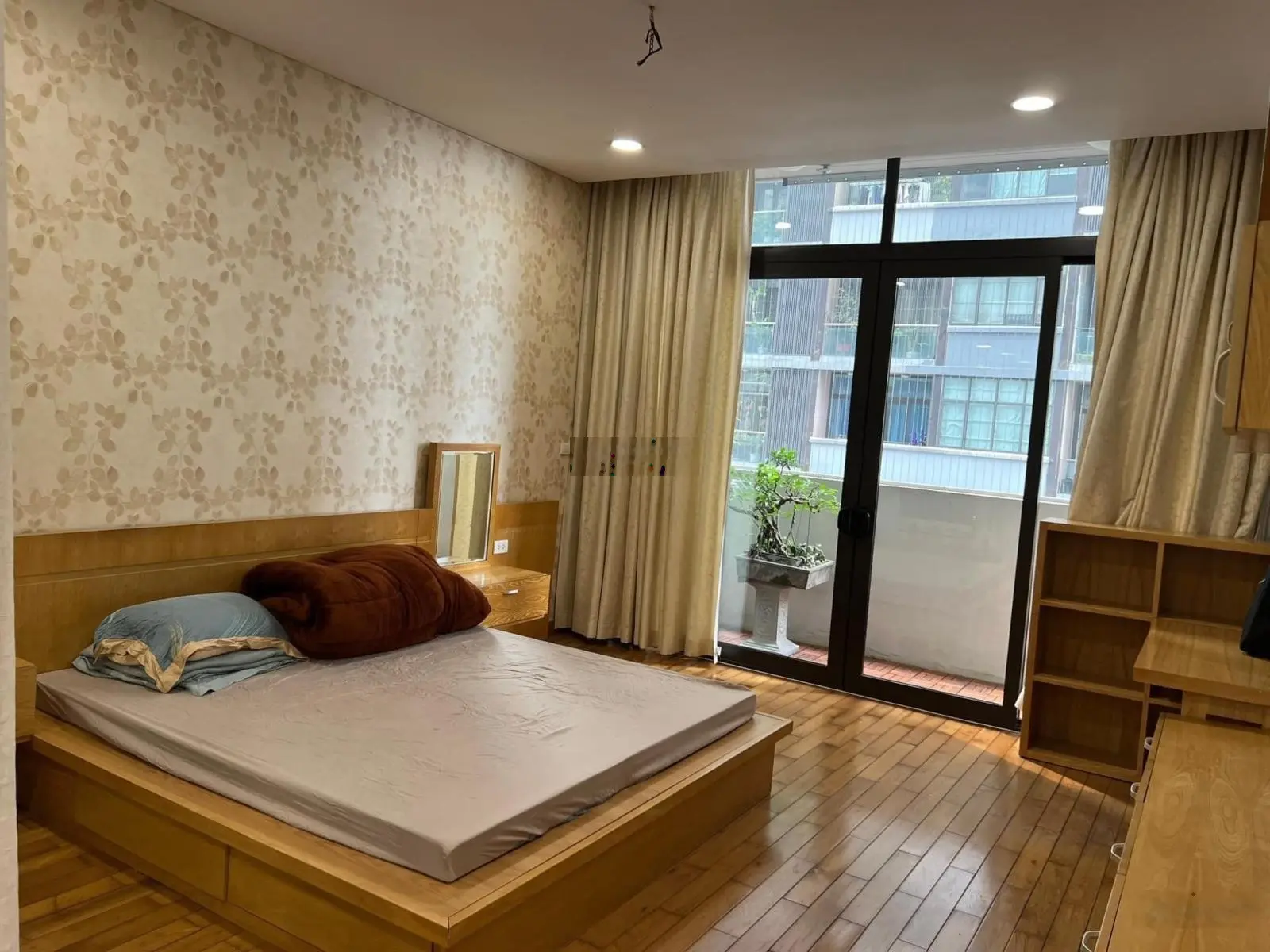 Chính chủ gửi bán gấp căn hộ cực hiếm diện tích 133m2 thiết kế 3n, giá cực tốt tại dolphin plaza.
